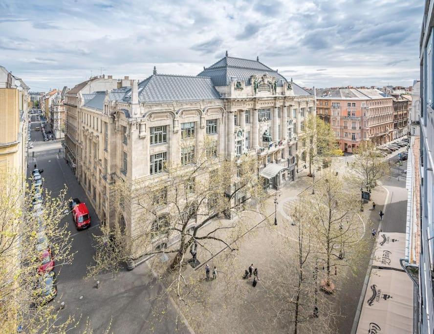 Liszt Ferenc Square Panorama * Budapešť